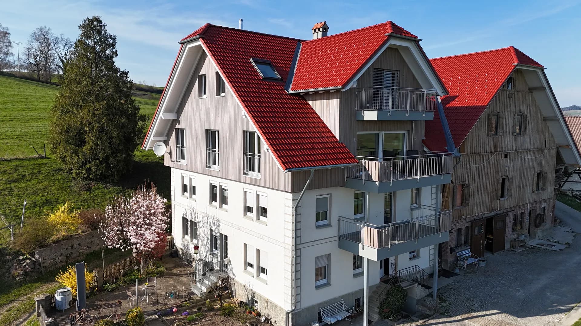 Fertiggestelltes Anwesen in der Allgäu-Landschaft